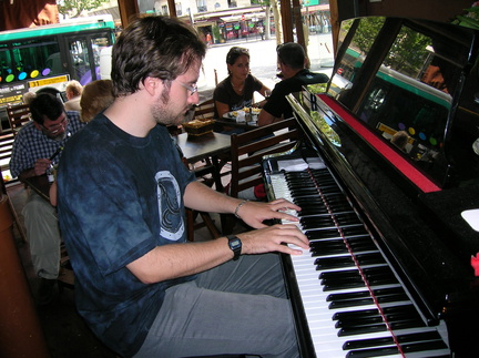 2005- Live impro in Paris restaurant